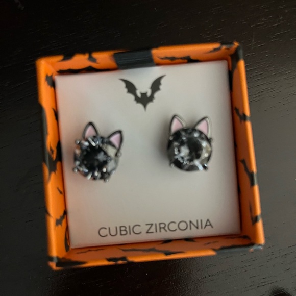 NIB Bella Jack Stud Earrings Hematite Tone Cat Head Black Cubic Zirconia Accent - Picture 5 of 7